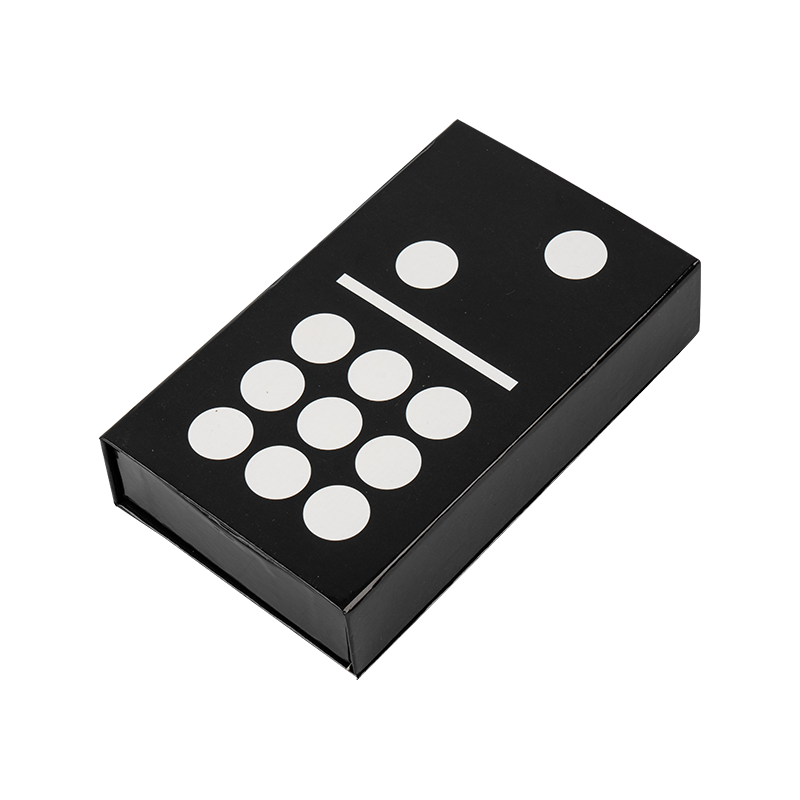 Traditionella kubanska dubbla nio domino i kartong